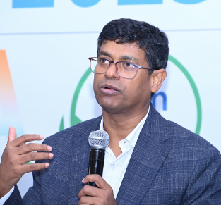 Speaker photo and team photos to use in website 43